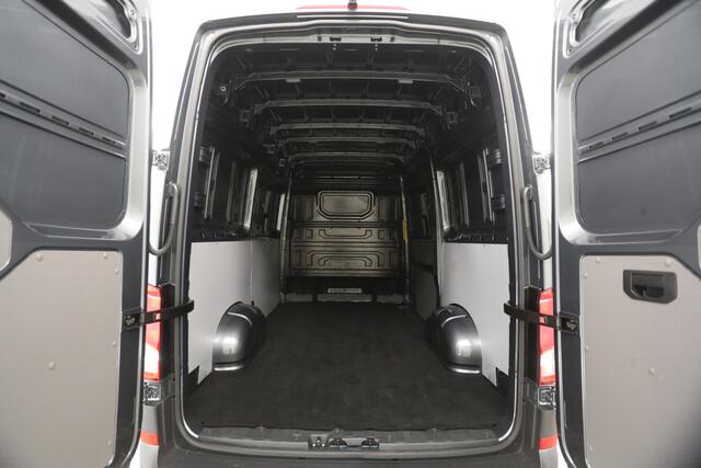 Volkswagen CRAFTER 2.0 TDI DSG HIGHLINE EXCLUSIVE L3H3 | FACELIFT MODEL | BPM VRIJ | NIEUW | 3000KG TREKHAAK | VIRTUAL | CAMERA | ADAPTIVE CRUISE | LED | 140PK | CARPLAY | 17"LMV
