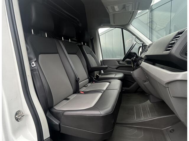 Volkswagen CRAFTER 2.0 TDI 141 PK / DSG AUTOMAAT / L3H3 / 3 TONS TREKHAAK / AIRCO / CRUISE / CAMERA / 3-ZITS