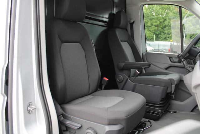 Volkswagen CRAFTER 30 2.0 TDI L3H3 140pk - Navigatie - DAB - Geveerde Stoel - Camera - Carplay - Rijklaar