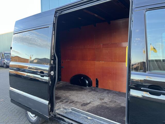 Volkswagen CRAFTER 30 2.0 TDI L3H3 Highline 177PK!! TREKH.3000KG|CAM|CRUISE|CARPLAY|LED|NAV|AC