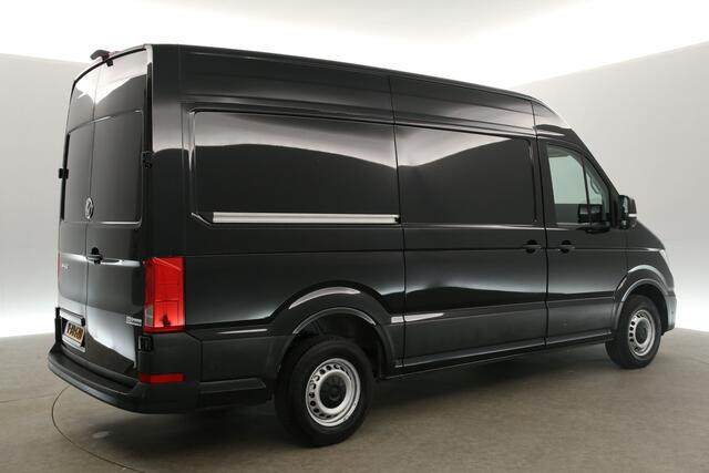 Volkswagen CRAFTER 35 2.0 TDI L3H3 | NIEUW | BPM VRIJ | 3000KG | Airco | Cruise | Camera | Carplay | Massage | 3-Zits | Navi | LED