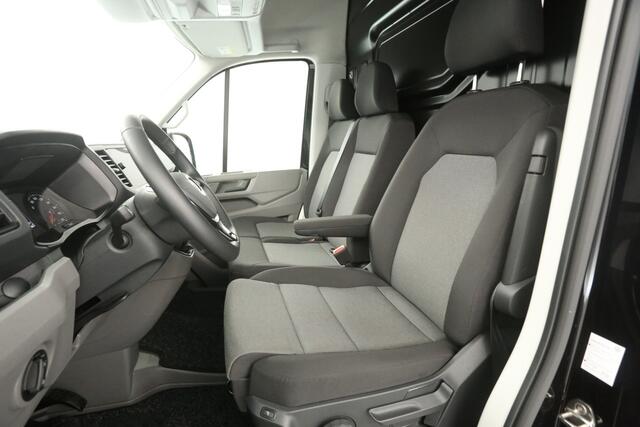 Volkswagen CRAFTER 35 2.0 TDI L3H3 | NIEUW | BPM VRIJ | 3000KG | Airco | Cruise | Camera | Carplay | Massage | 3-Zits | Navi | LED