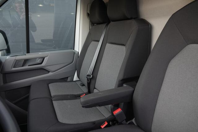 Volkswagen CRAFTER L3H2 2.0Tdi 140Pk Aut. | 2x Schuifdeur | Achteruitrijcamera | Trekhaak | 19'' | Reflex zilver