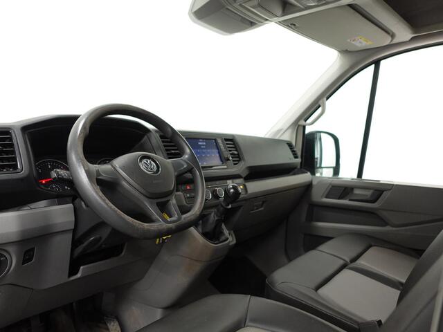 Volkswagen CRAFTER 140pk L4H3 / L3H2 Dubbele cabine Airco Cruise control Trekhaak Navigatie Carplay Camera Sidebars Euro6