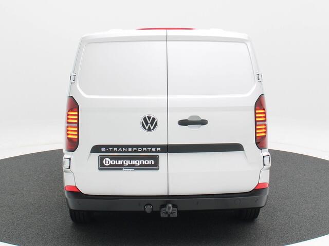Volkswagen E-Transporter Bedrijfswagens L2 64kWh 218 pk | Trekhaak | Achterdeuren | Bijrijdersbank | Metallic lak |