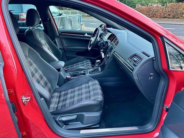 Volkswagen GOLF 2.0 GTI 220PK DSG 2eEig|NaviXenon|19inch|Climate