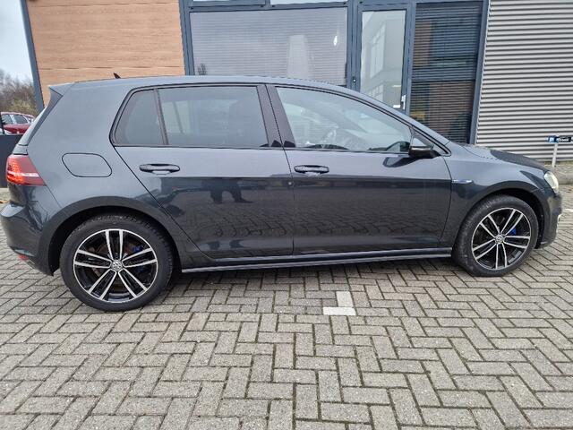 Volkswagen GOLF 1.4 TSI GTE Connected Series dealer onderhouden recent beurt gehad deukje scherm