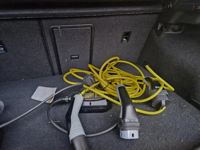 Volkswagen GOLF 1.4 TSI GTE Connected Series dealer onderhouden recent beurt gehad deukje scherm