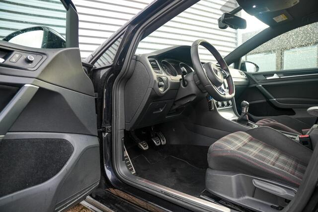 Volkswagen GOLF 2.0 TSI GTI Navi Xenon Cruise Clima Stoelverw. PDC 17''LM