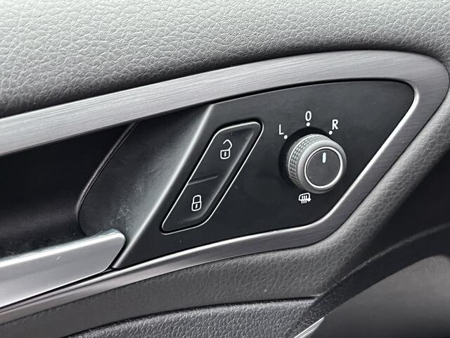 Volkswagen GOLF Variant 1.5 TSI Highline R-Line ECC-Airco Cr.Control Navi+BT PDC V+A 18"LMV Trekhaak