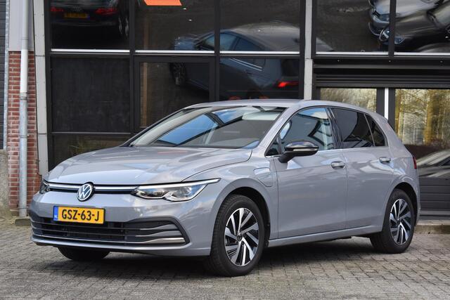 Volkswagen GOLF 1.4 eHybrid Lane ACC Camera Ambiance Massage D.Hoek