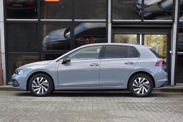 Volkswagen GOLF 1.4 eHybrid Lane ACC Camera Ambiance Massage D.Hoek
