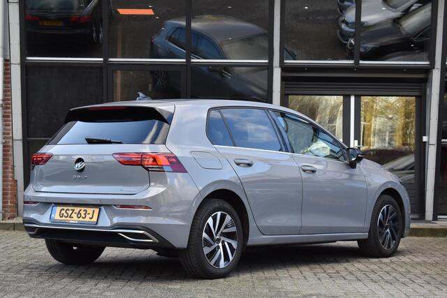 Volkswagen GOLF 1.4 eHybrid Lane ACC Camera Ambiance Massage D.Hoek