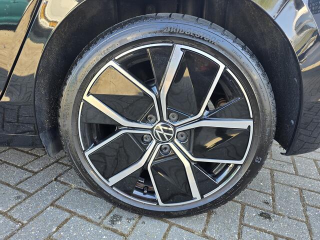 Volkswagen GOLF 1.5 eTSI Edition 50 / Panoramadak / HUD / ACC / Matrix LED