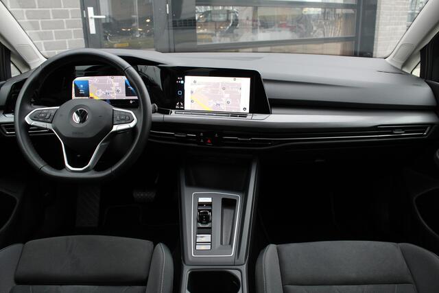 Volkswagen GOLF 1.5 eTSI Style / Carplay / Panoramadak / Stoelverwarming