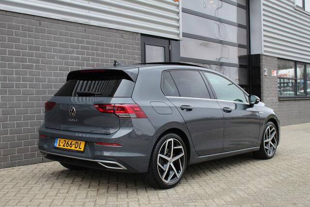 Volkswagen GOLF 1.5 eTSI Style / Carplay / Panoramadak / Stoelverwarming