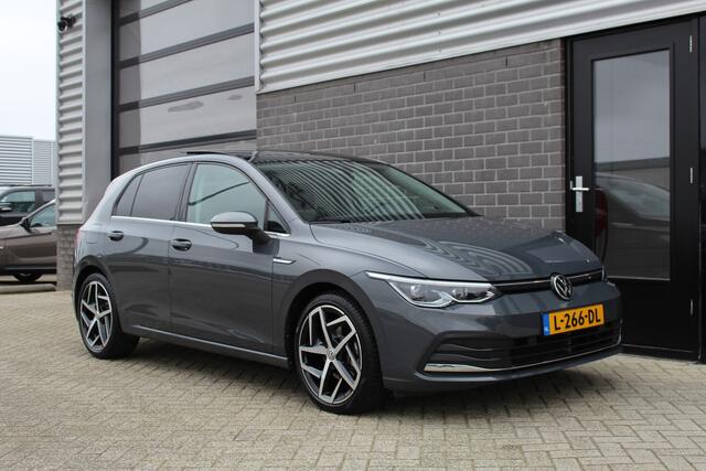 Volkswagen GOLF 1.5 eTSI Style / Carplay / Panoramadak / Stoelverwarming
