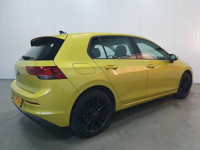 Volkswagen GOLF 1.0 eTSI Life Business CARPLAY/CAMERA/DIG.COCKPIT/LMV