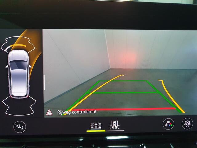 Volkswagen GOLF 1.0 eTSI Life Business CARPLAY/CAMERA/DIG.COCKPIT/LMV