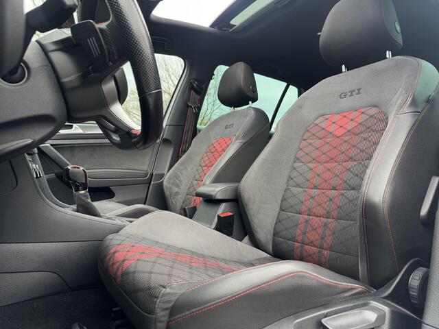 Volkswagen GOLF 2.0 TSI GTI TCR |PANO VIRTUAL CAM CARPLAY