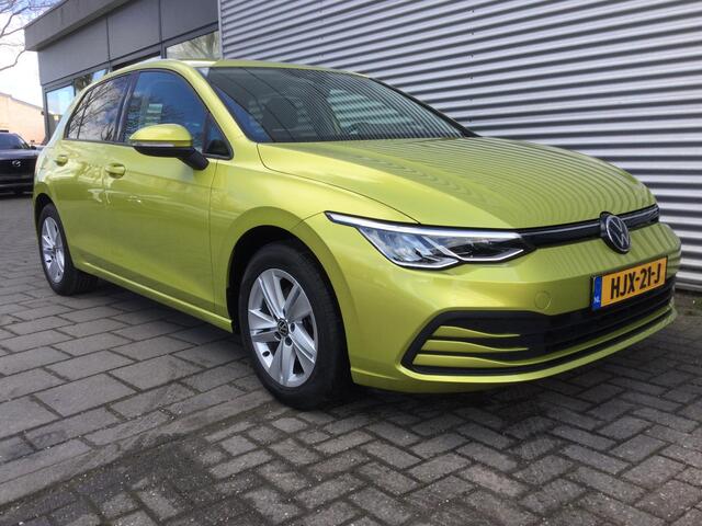 Volkswagen GOLF 1.0 eTSI Life | Navi | PDC | Adpt. Cruise |
