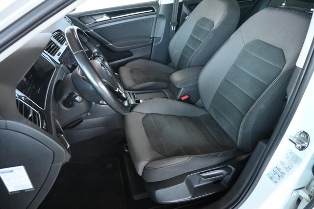 Volkswagen GOLF 7.5 1.5 TSI Highline R-Line Clima Carplay 19'Inch Virtual Cockpit LED Rijklaarprijs Inruil Mogelijk!