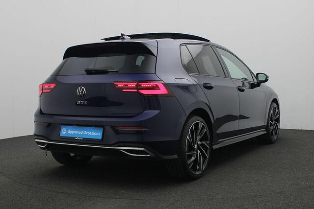 Volkswagen GOLF 1.4 eHybrid 245 pk DSG GTE | Panoramadak | IQ Light | Head-up display | Achteruitrijcamera | Stuur-/stoelverwarming