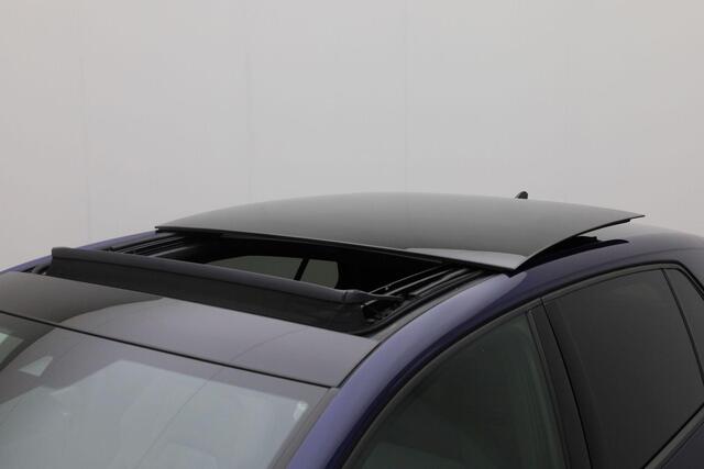 Volkswagen GOLF 1.4 eHybrid 245 pk DSG GTE | Panoramadak | IQ Light | Head-up display | Achteruitrijcamera | Stuur-/stoelverwarming