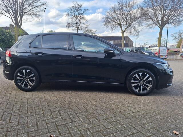 Volkswagen GOLF 1.0 eTSI Life Business Hybride / Automaat / Trekhaak / Camera