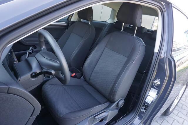 Volkswagen GOLF 1.0 TSI Trendline | Airco | 16'' LM | Radio |