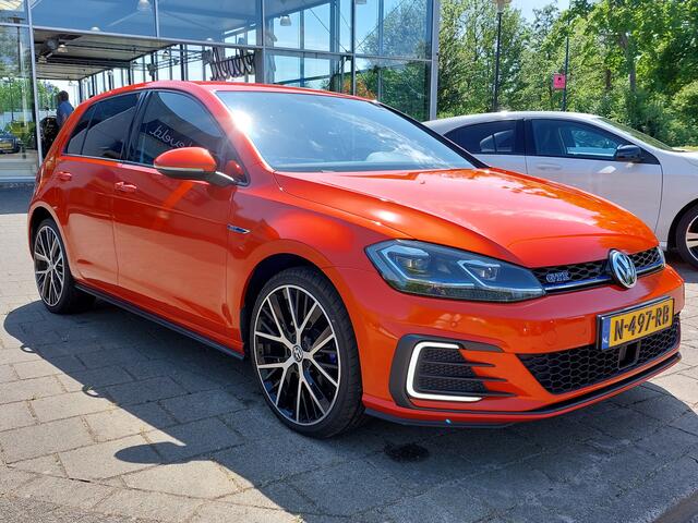 Volkswagen GOLF 1.4 TSI PHEV GTE Executive | Navi | Clima | Adap.Cruise | Led Koplampen | Bluetooth Carkit+Streaming | Pdc V+A+Camera | Licht+Regensensor | Sfeerverlichting | Privacy Glass | 19''lm |Trekhaak