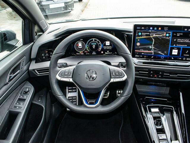 Volkswagen GOLF GTE 272PK Matrix IQ LIGHT 18 Inch Head Up Trekhaak 360° Camera Dynamic Chassis Control