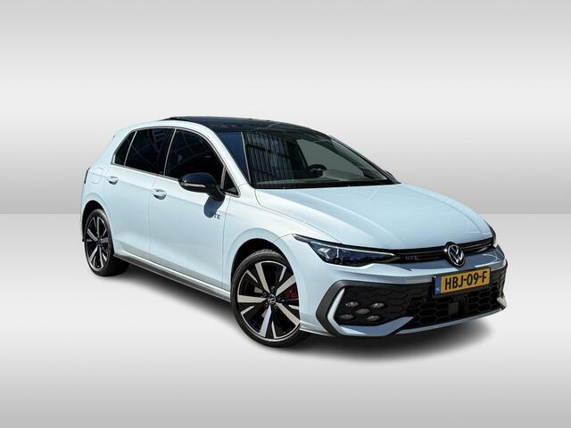 Volkswagen GOLF 1.5 eHybrid GTE / Panoramadak / IQ.Light / Dodehoeksensoren / Black Style / 18'' LMV