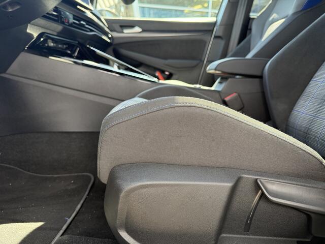 Volkswagen GOLF 1.5 eHybrid GTE / Panoramadak / IQ.Light / Dodehoeksensoren / Black Style / 18'' LMV