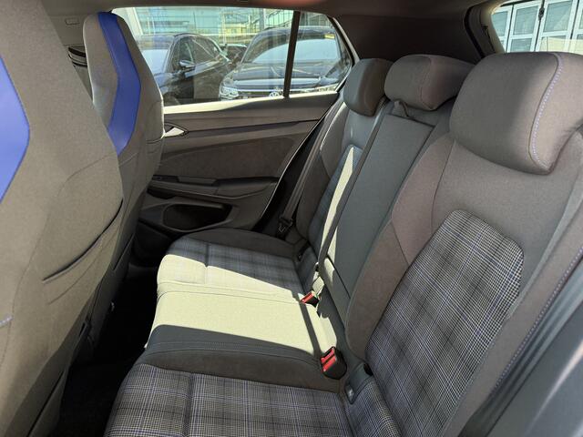 Volkswagen GOLF 1.5 eHybrid GTE / Panoramadak / IQ.Light / Dodehoeksensoren / Black Style / 18'' LMV