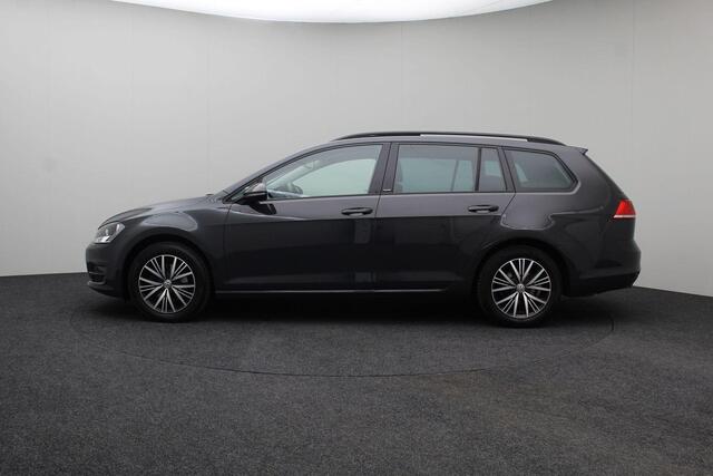 Volkswagen GOLF Variant 1.4 TSI Connected Series 2016 | Panorama Dak | Stoelverwarming | Cruise Control | Navigatie | Goed Onderhouden | Trekhaak | Parkeersenoren | Boekjes | 2 Sleutels