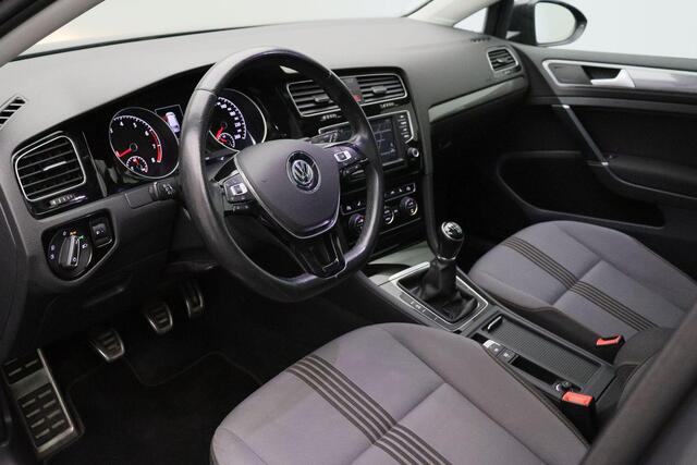 Volkswagen GOLF Variant 1.4 TSI Connected Series 2016 | Panorama Dak | Stoelverwarming | Cruise Control | Navigatie | Goed Onderhouden | Trekhaak | Parkeersenoren | Boekjes | 2 Sleutels