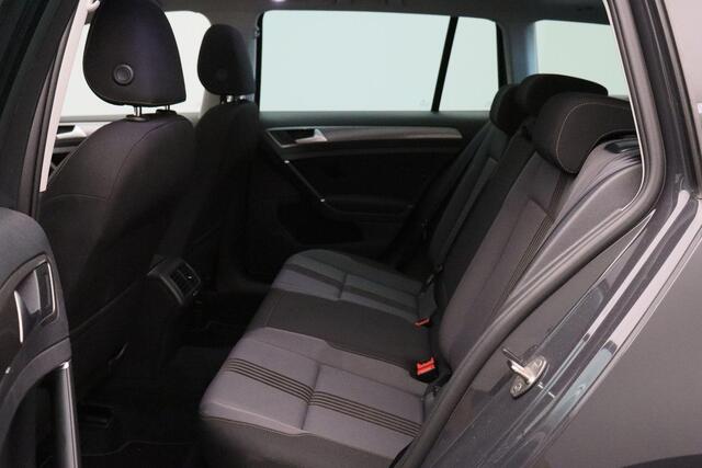 Volkswagen GOLF Variant 1.4 TSI Connected Series 2016 | Panorama Dak | Stoelverwarming | Cruise Control | Navigatie | Goed Onderhouden | Trekhaak | Parkeersenoren | Boekjes | 2 Sleutels