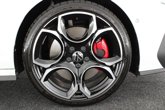 Volkswagen GOLF 8.5 2.0 TSI 265pk GTI 360Camera Panoramadak Keyless Stoelverwarming Virtual Cockpit Navigatie