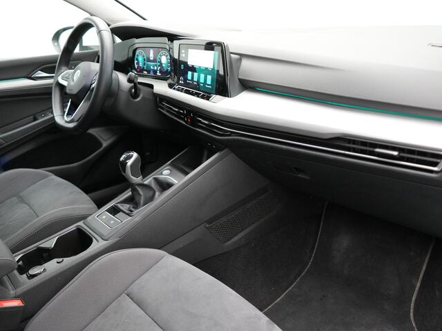 Volkswagen GOLF Variant 1.5 TSI Life Business 131pk | Adaptive Cruise | Camera | Alcantara Sportstoelen Verwarmd | IQ Light | Stuurverwaming | Sfeerverlichting | Parkassist | Apple Carplay |