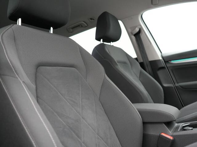 Volkswagen GOLF Variant 1.5 TSI Life Business 131pk | Adaptive Cruise | Camera | Alcantara Sportstoelen Verwarmd | IQ Light | Stuurverwaming | Sfeerverlichting | Parkassist | Apple Carplay |