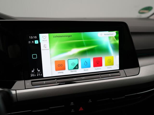 Volkswagen GOLF Variant 1.5 TSI Life Business 131pk | Adaptive Cruise | Camera | Alcantara Sportstoelen Verwarmd | IQ Light | Stuurverwaming | Sfeerverlichting | Parkassist | Apple Carplay |
