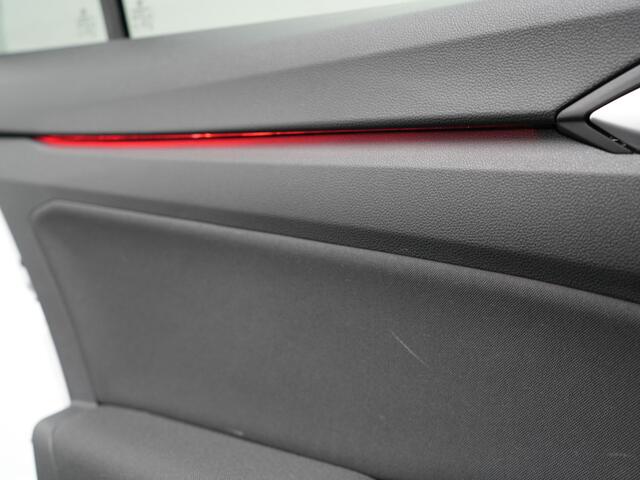 Volkswagen GOLF Variant 1.5 TSI Life Business 131pk | Adaptive Cruise | Camera | Alcantara Sportstoelen Verwarmd | IQ Light | Stuurverwaming | Sfeerverlichting | Parkassist | Apple Carplay |