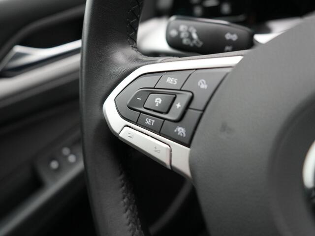 Volkswagen GOLF Variant 1.5 TSI Life Business 131pk | Adaptive Cruise | Camera | Alcantara Sportstoelen Verwarmd | IQ Light | Stuurverwaming | Sfeerverlichting | Parkassist | Apple Carplay |