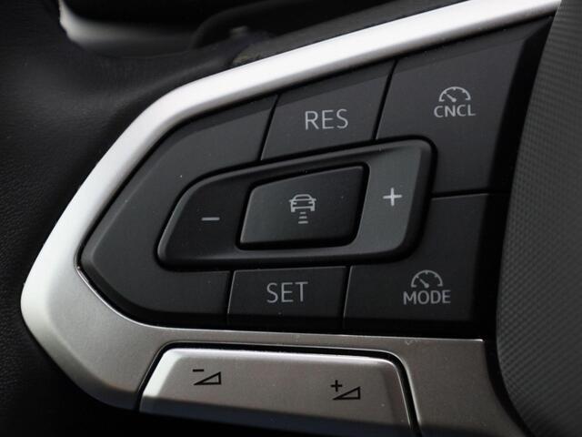 Volkswagen GOLF 1.5eTSI/116PK Life DSG · Navigatie · Parkeersensoren · Stoel-& stuurverwarming · Garantie tot juli 2025