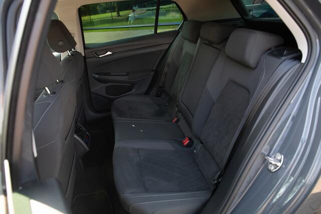 Volkswagen GOLF 1.5 eTSI Style , Adap. cruise, Stuur/stoelverwarming, Carplay,