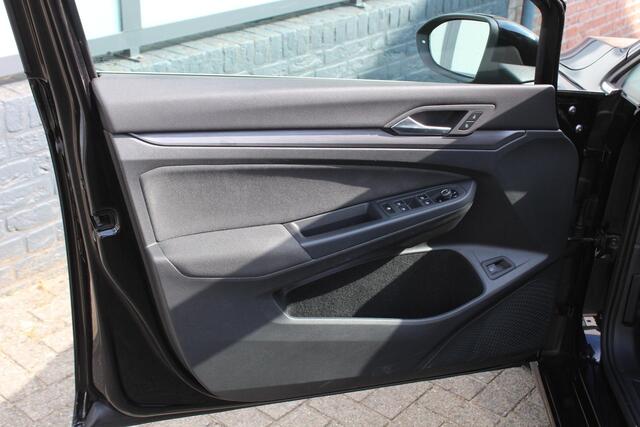 Volkswagen GOLF 1.4 eHybrid Style Navi/Carplay, Sport/Comfort Stoel, PDC, LED, Klima.