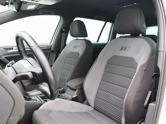 Volkswagen GOLF Variant 1.5 TSi 150 Pk Automaat R-Line | Adaptive Cruise | CarPlay | Navigatie | Bluetooth | Achteruitrijcamera | Trekhaak | 18 Inch | 73.268 Km!!