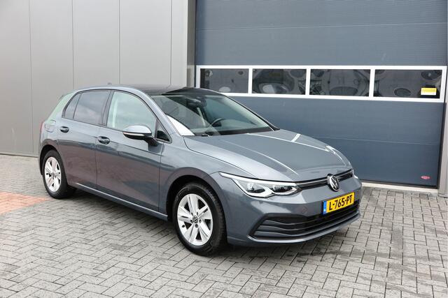 Volkswagen GOLF 1.5 TSI 96kw 130pk Style , Panorama dak , Led, Virtual cockpit ,Trekhaak uitklapbaar, PDC, Navigatie via Carplay , DAB+ , Stoelverwarming,Alcantara bekleding, etc.