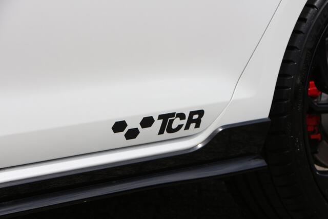 Volkswagen GOLF 2.0 TSI GTI TCR Akrapovic | Pano | Discover Pro